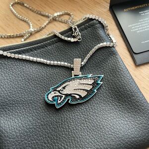 The Gld Shop Philadelphia Eagles Pendant Chain Necklace. In original box